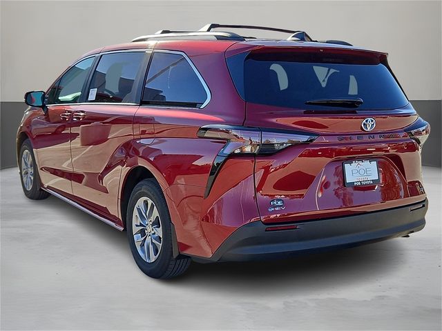 2025 Toyota Sienna LE