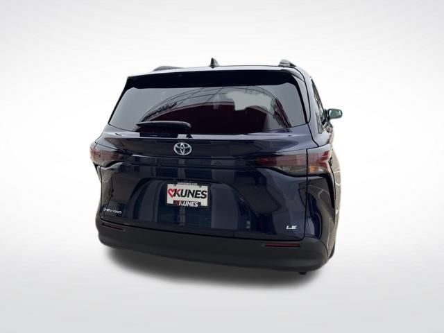 2025 Toyota Sienna LE