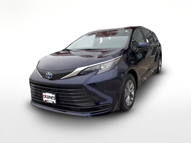 2025 Toyota Sienna LE