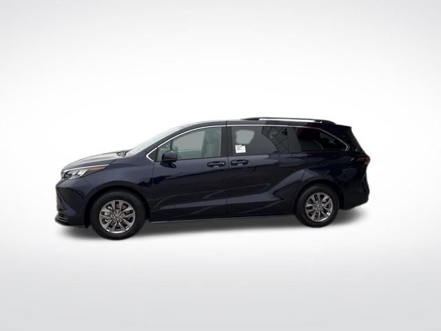 2025 Toyota Sienna LE