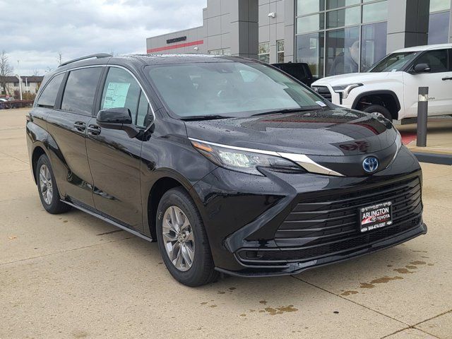 2025 Toyota Sienna LE