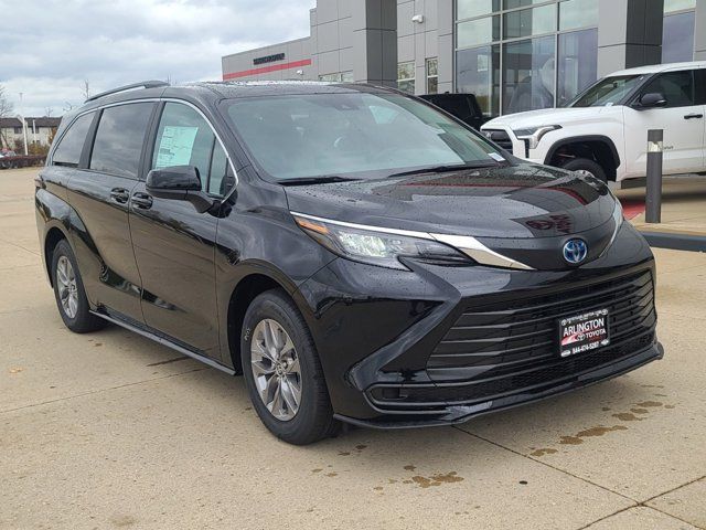 2025 Toyota Sienna LE