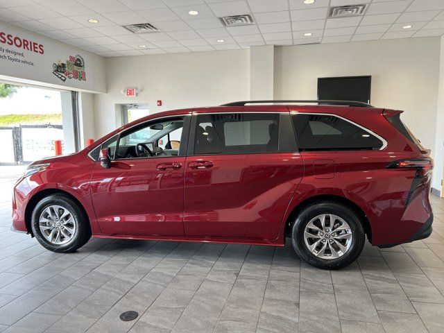 2025 Toyota Sienna LE