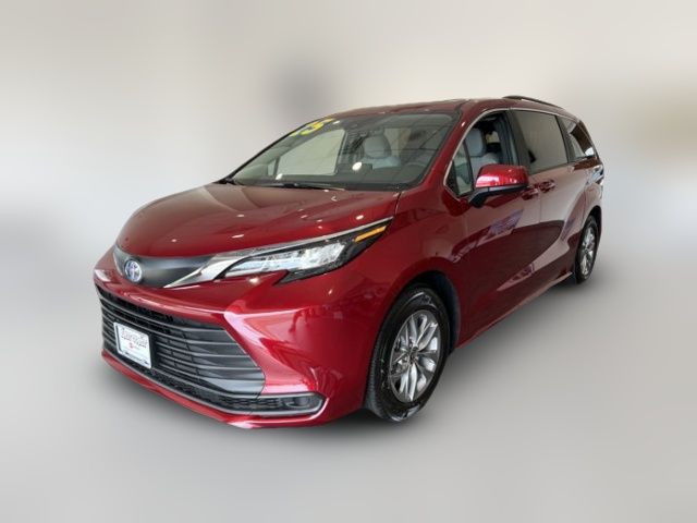 2025 Toyota Sienna LE