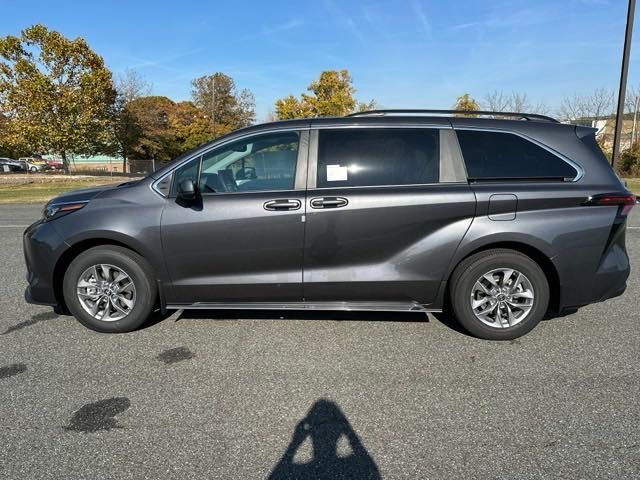 2025 Toyota Sienna LE