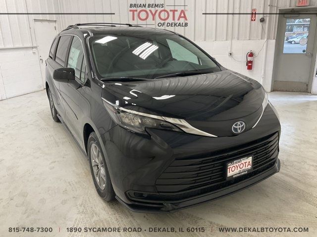 2025 Toyota Sienna LE