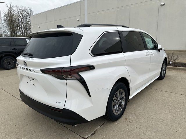 2025 Toyota Sienna LE