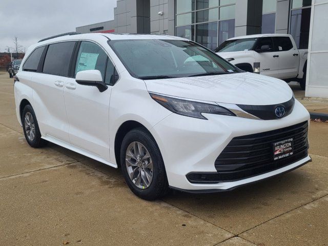 2025 Toyota Sienna LE