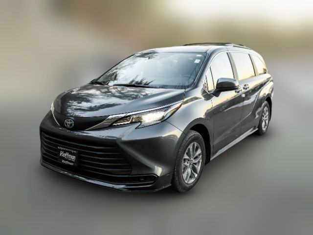 2025 Toyota Sienna LE