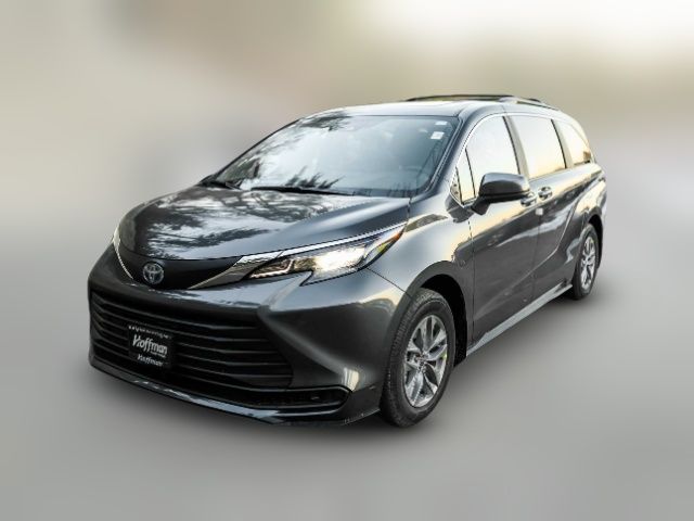 2025 Toyota Sienna LE