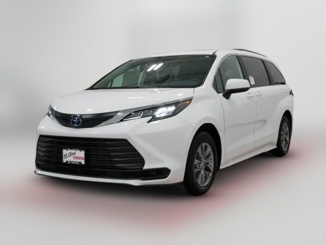 2025 Toyota Sienna LE
