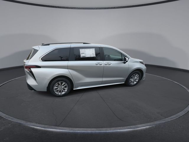 2025 Toyota Sienna LE