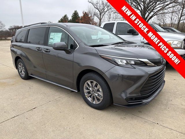 2025 Toyota Sienna LE