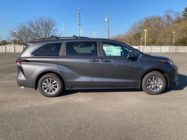 2025 Toyota Sienna LE