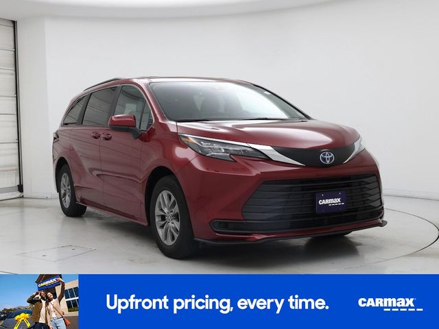 2025 Toyota Sienna LE