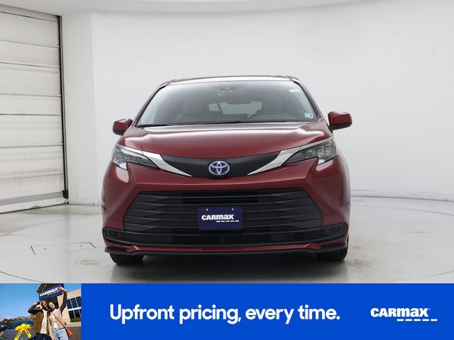 2025 Toyota Sienna LE