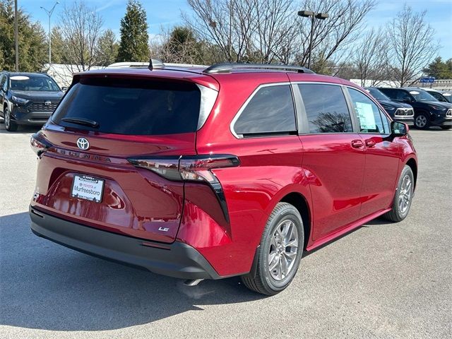 2025 Toyota Sienna LE