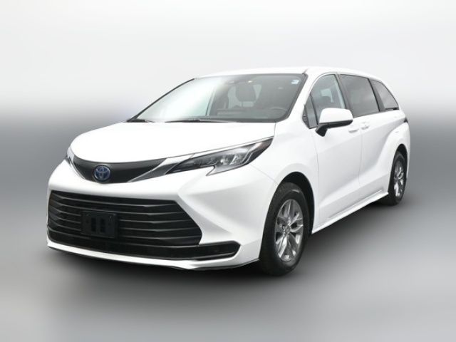 2025 Toyota Sienna LE