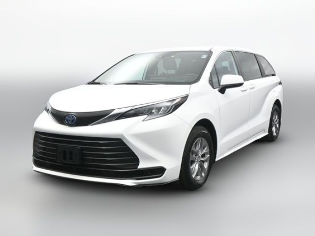 2025 Toyota Sienna LE