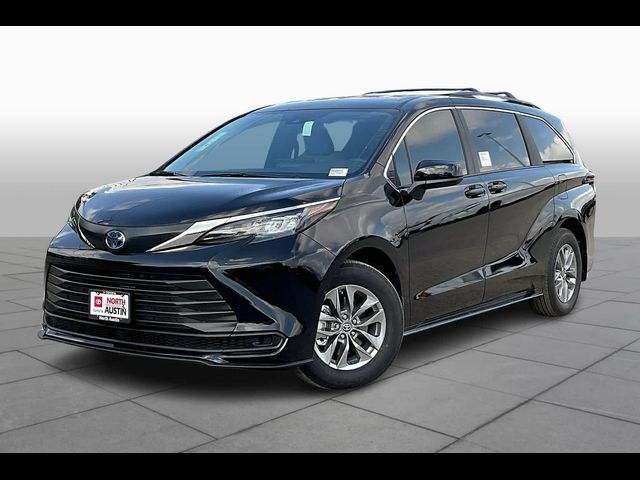 2025 Toyota Sienna LE