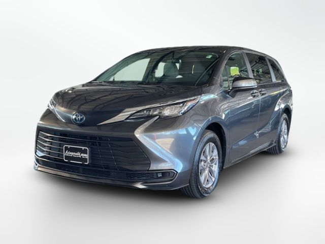 2025 Toyota Sienna LE