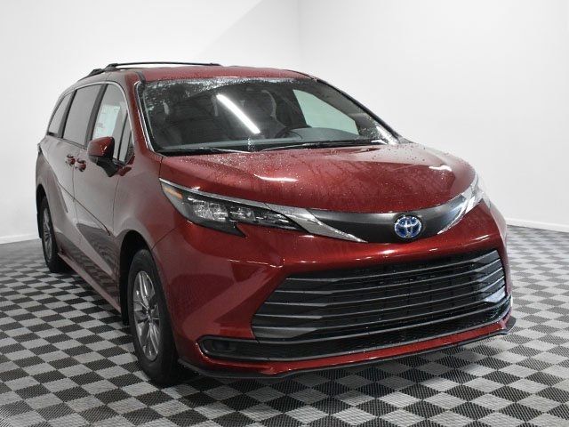 2025 Toyota Sienna LE