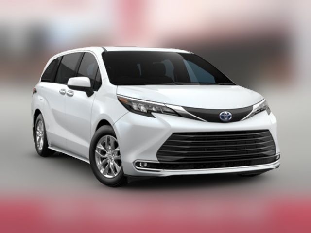 2025 Toyota Sienna LE