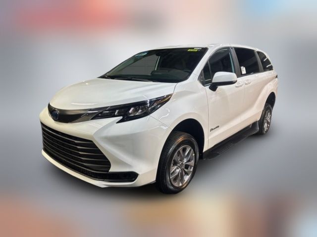 2025 Toyota Sienna LE