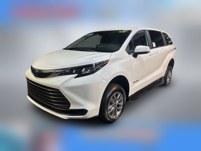 2025 Toyota Sienna LE