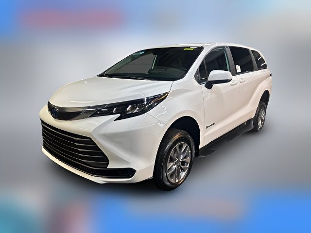 2025 Toyota Sienna LE