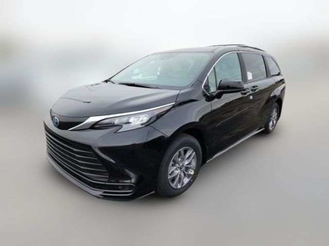 2025 Toyota Sienna LE