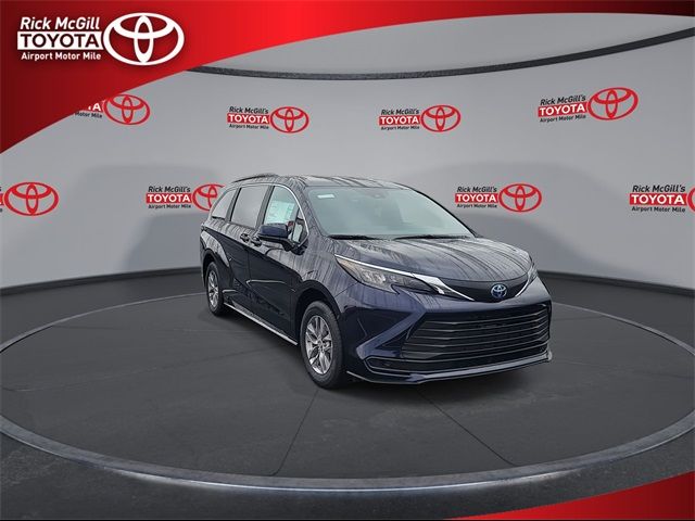 2025 Toyota Sienna LE