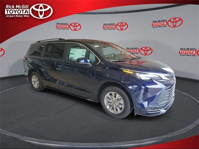 2025 Toyota Sienna LE