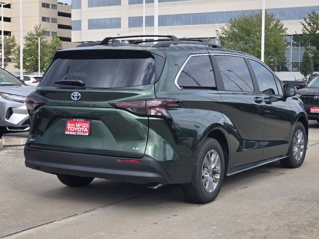 2025 Toyota Sienna LE