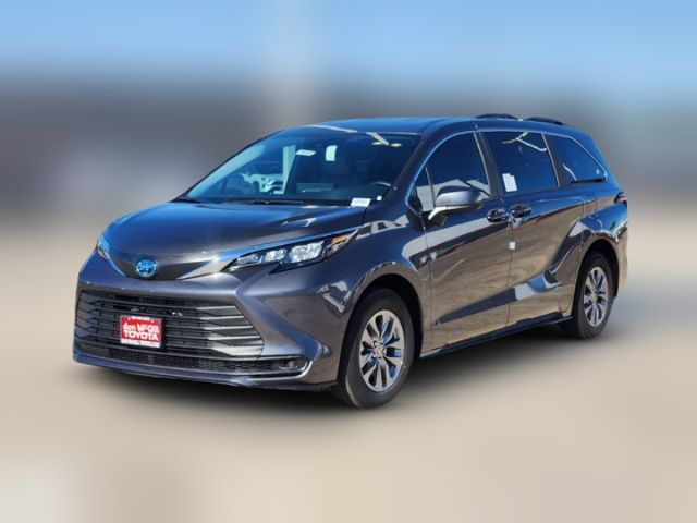 2025 Toyota Sienna LE