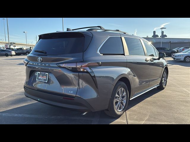 2025 Toyota Sienna LE