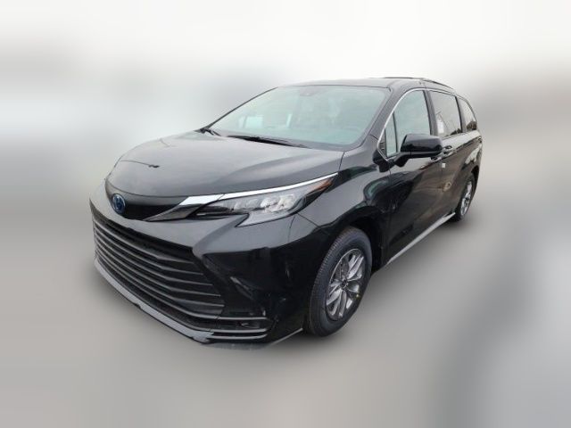 2025 Toyota Sienna LE