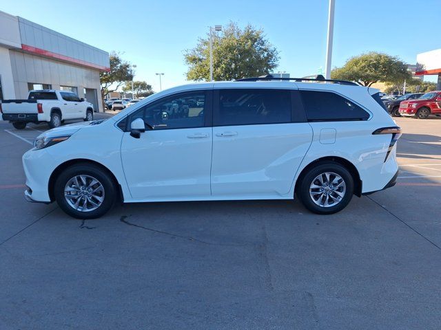 2025 Toyota Sienna LE