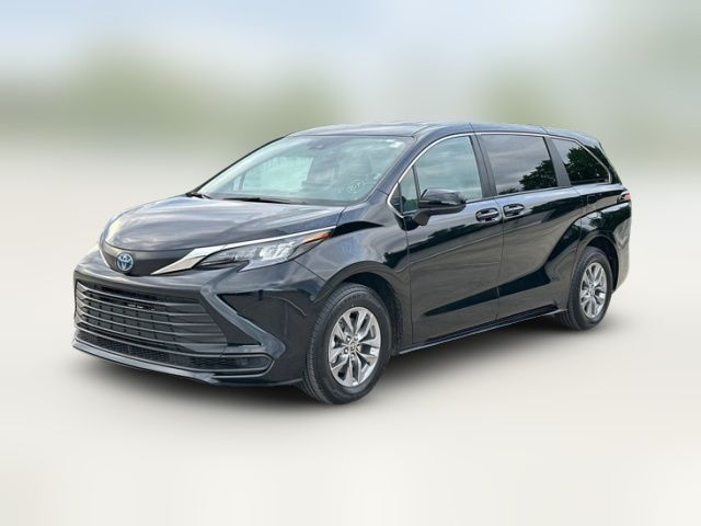 2025 Toyota Sienna LE