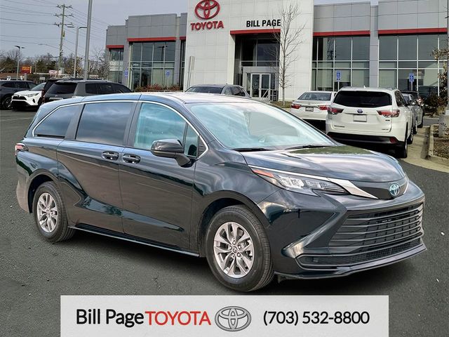 2025 Toyota Sienna LE