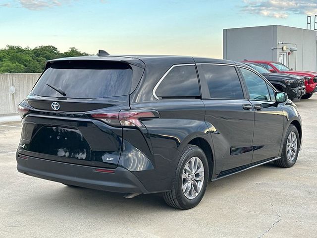 2025 Toyota Sienna LE