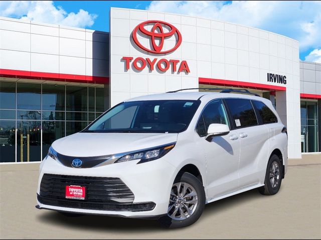 2025 Toyota Sienna LE