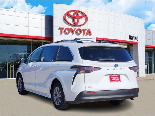 2025 Toyota Sienna LE