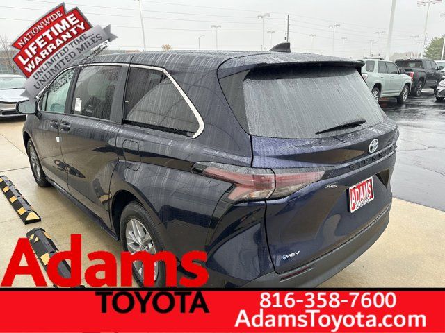 2025 Toyota Sienna LE