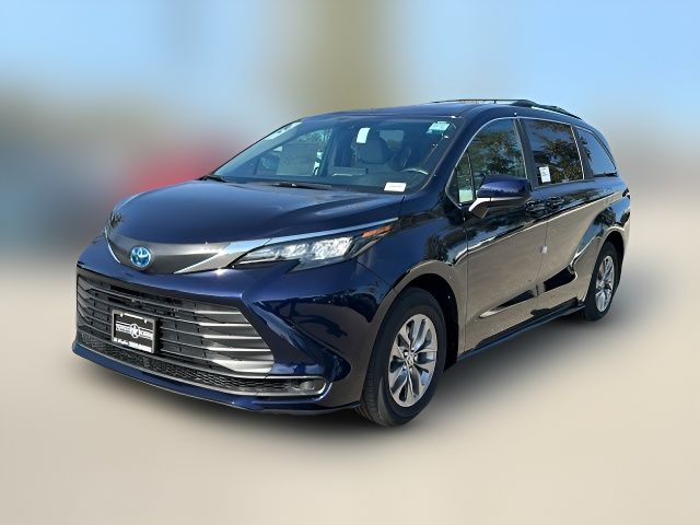 2025 Toyota Sienna LE