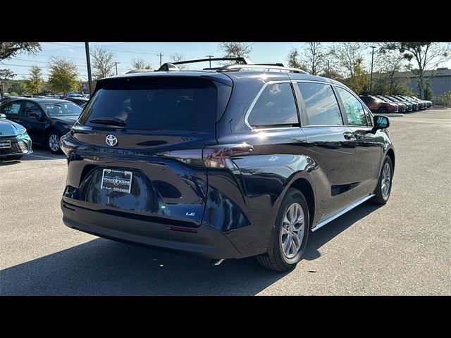 2025 Toyota Sienna LE