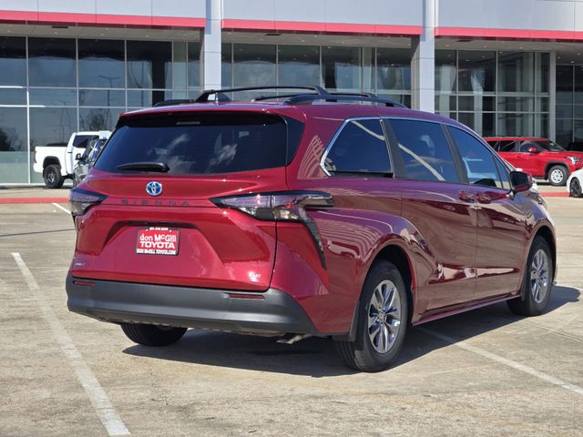 2025 Toyota Sienna LE