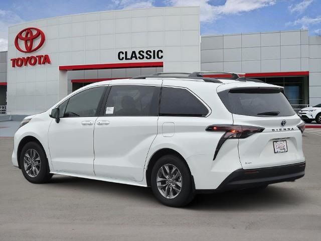 2025 Toyota Sienna LE