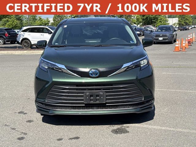 2025 Toyota Sienna LE