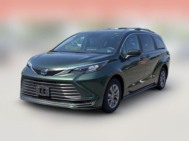 2025 Toyota Sienna LE